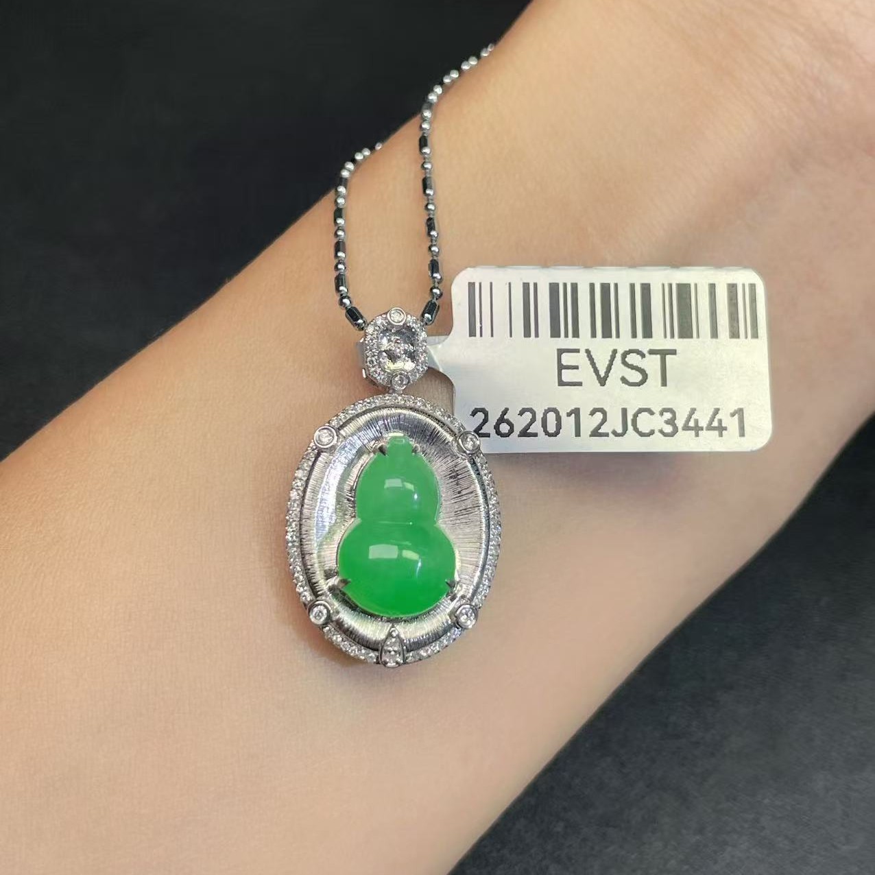 18k金镶嵌缅甸A货翡翠(不含链)
