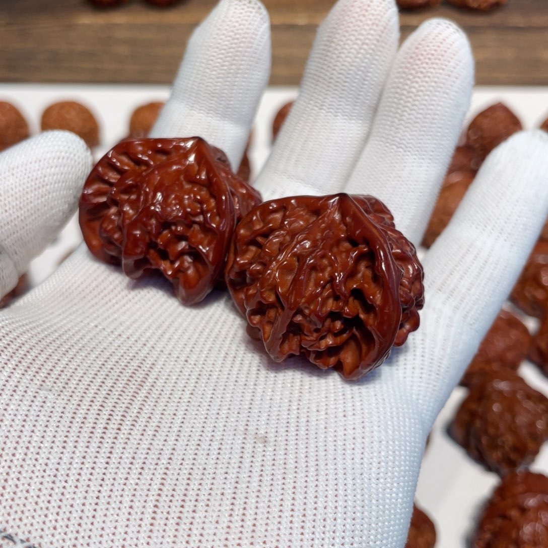 猴头核桃吊坠三棱700.06.38