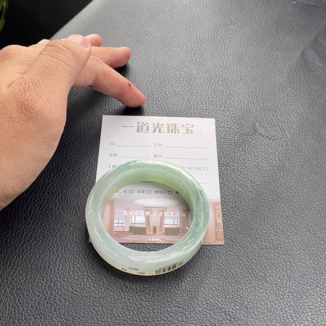 未镶嵌手镯定制翡翠哆**梦