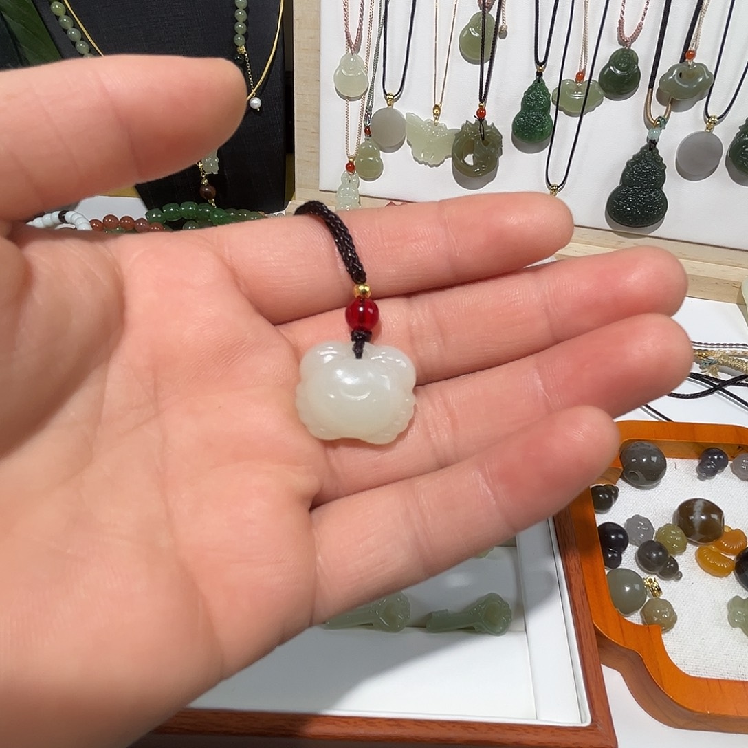 因***果和田玉未镶嵌手机链