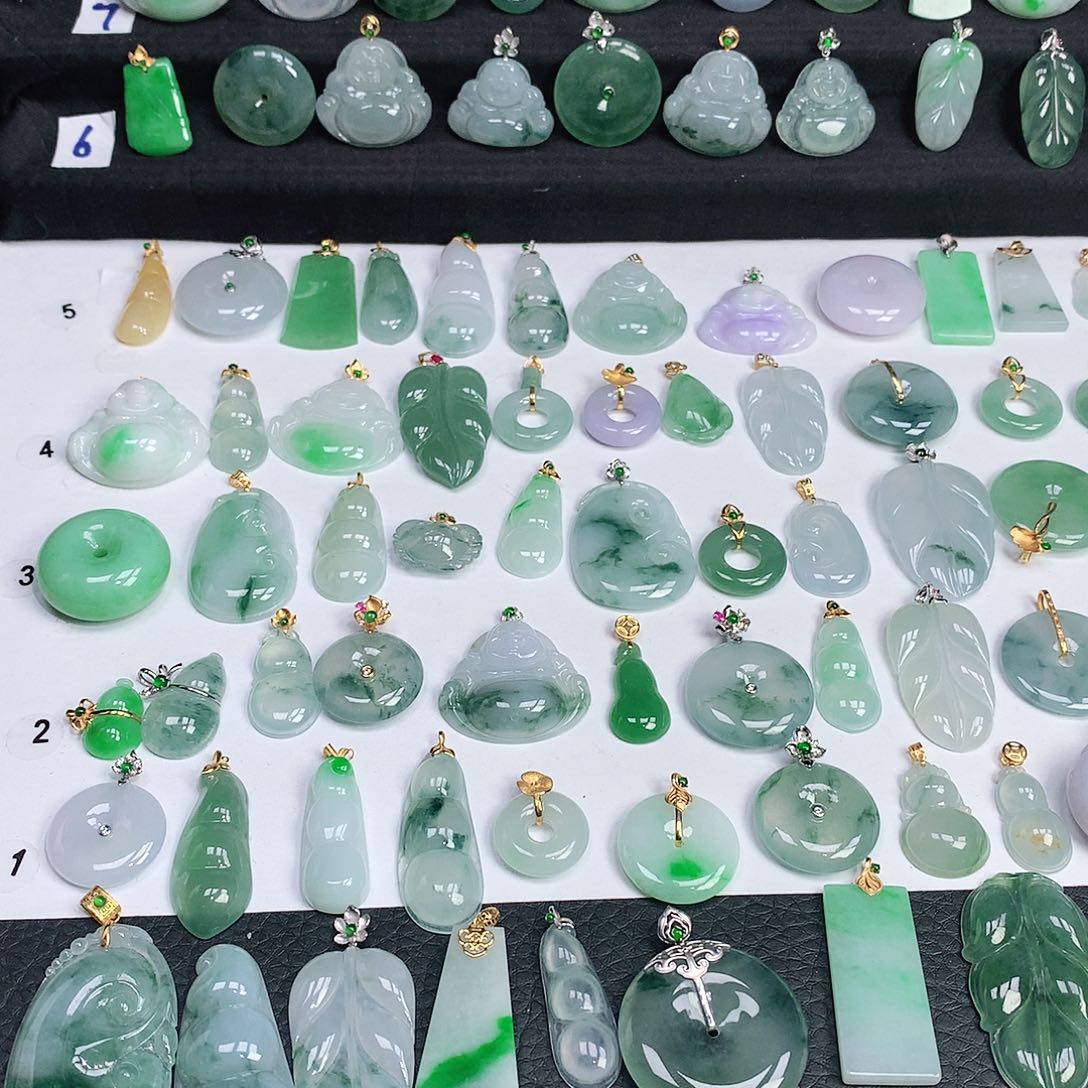 翡翠颈饰未镶嵌翡翠