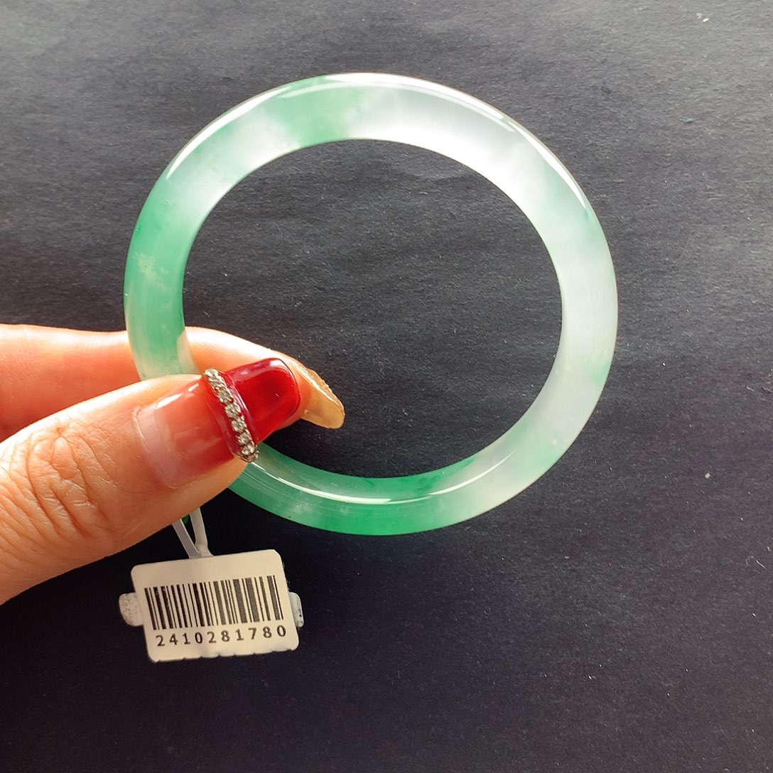 【闪购商品】石英质玉手镯未镶嵌v****猫