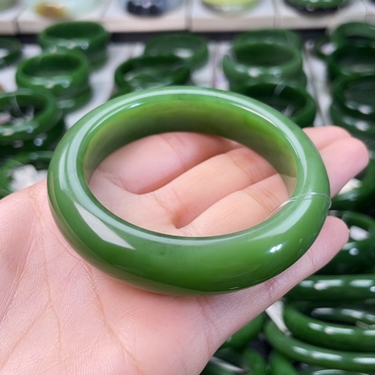 和田玉（碧玉）未镶嵌手镯