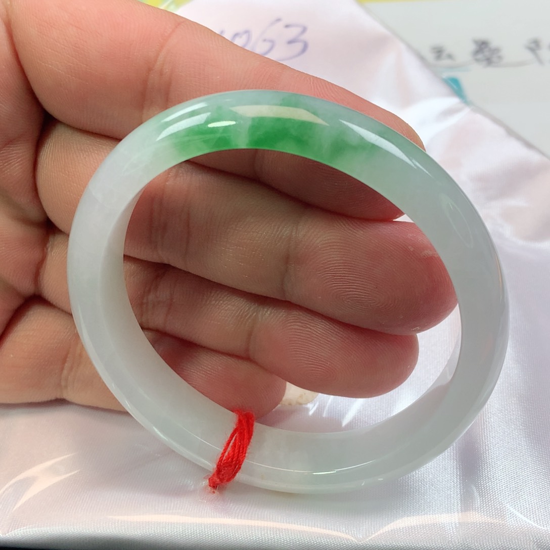 翡翠手镯（贵妃镯）未镶嵌1063号