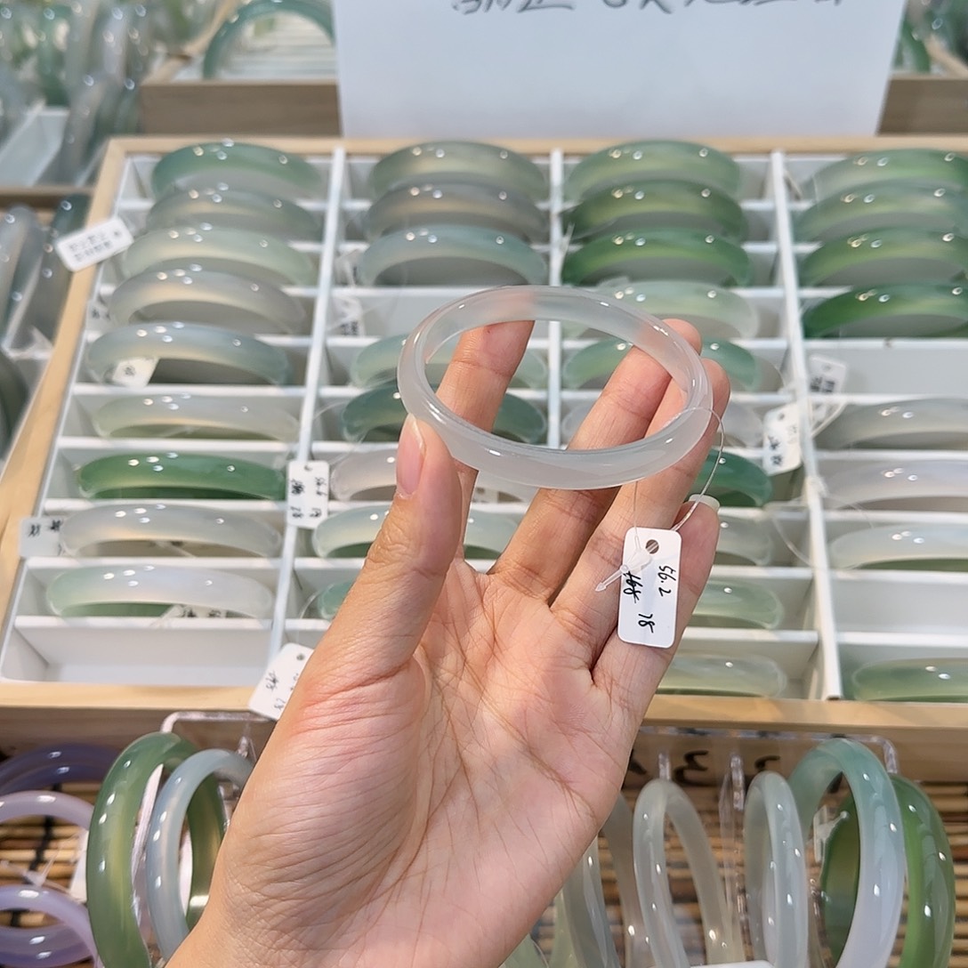 玛瑙/玉髓未镶嵌手镯圈口56.2