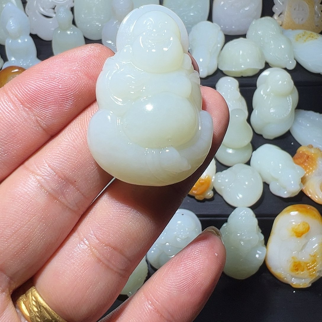 颈饰未镶嵌和田玉我**字