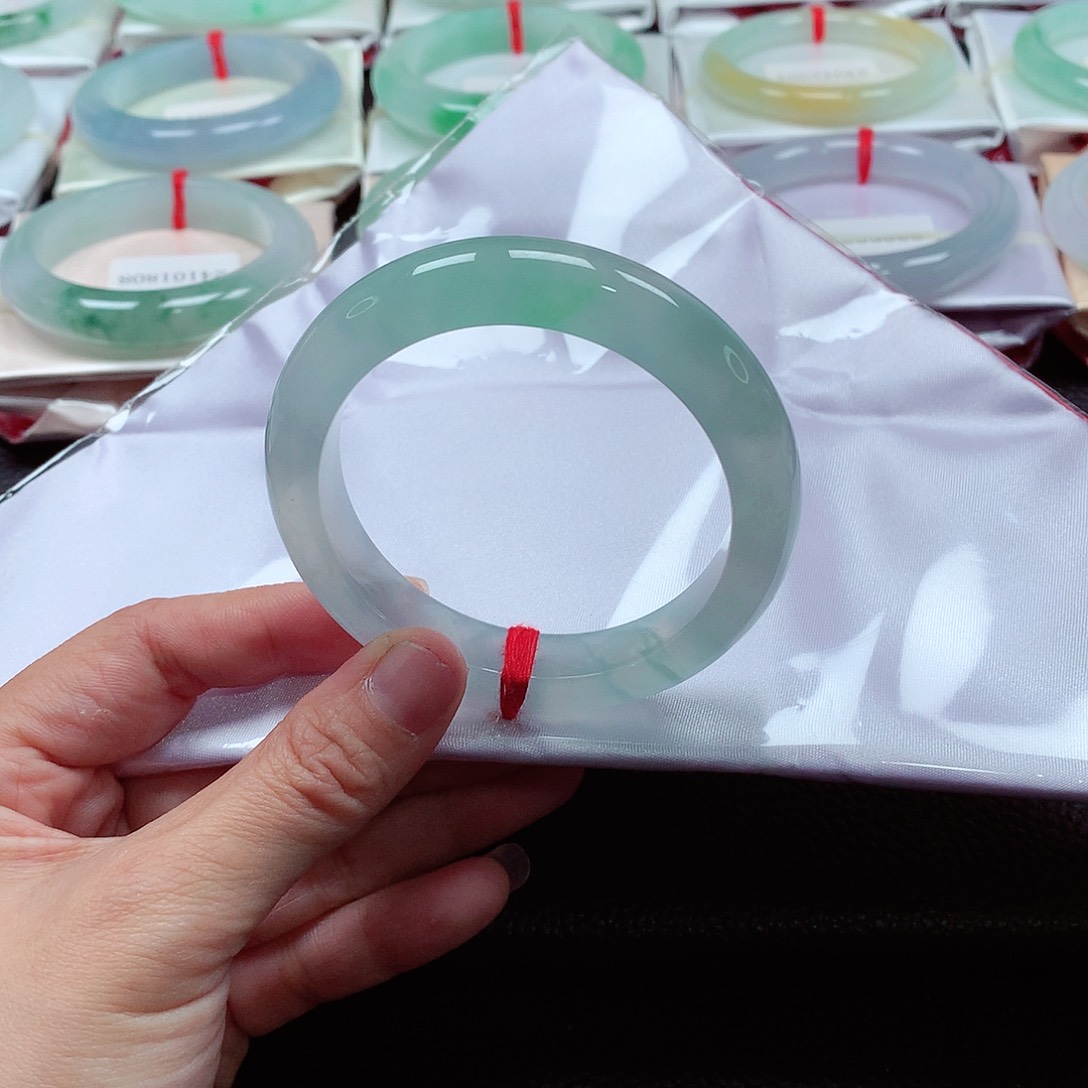 翡翠手镯未镶嵌天然A货翡翠手镯