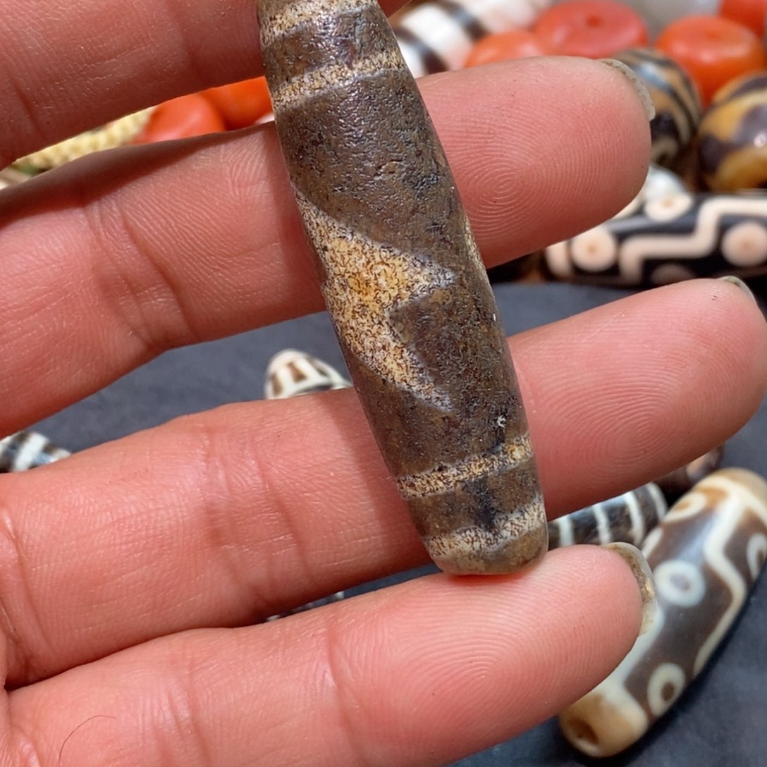 DIY琉璃珠子的颜色是蓝色的吗笑