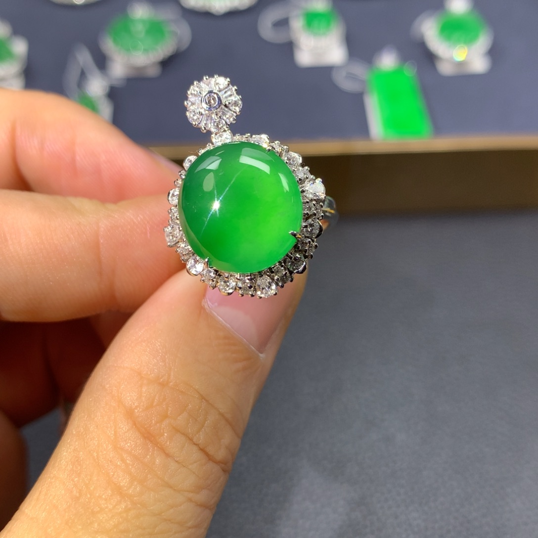 翡翠戒指18K金镶嵌翡翠