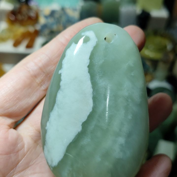 朱***言岫玉未镶嵌手把件