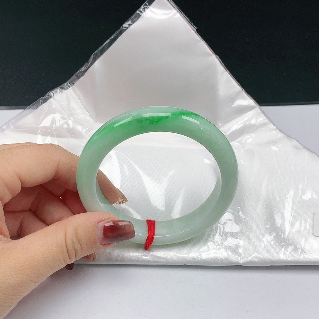 翡翠手镯未镶嵌翡翠531