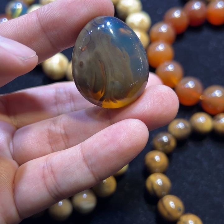 琥珀未镶嵌颈饰琥珀吊坠