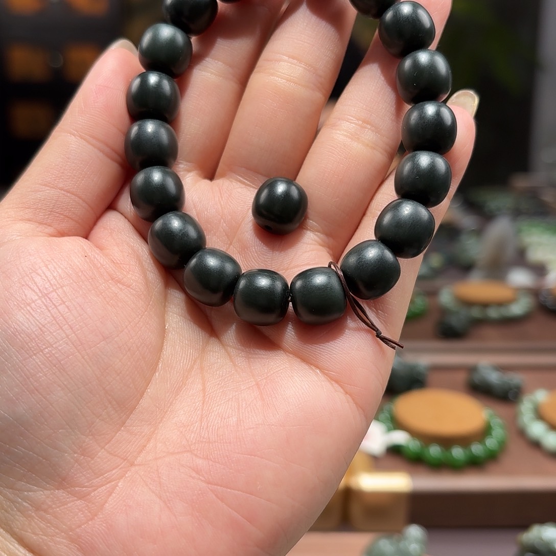 S***e和田玉未镶嵌手链