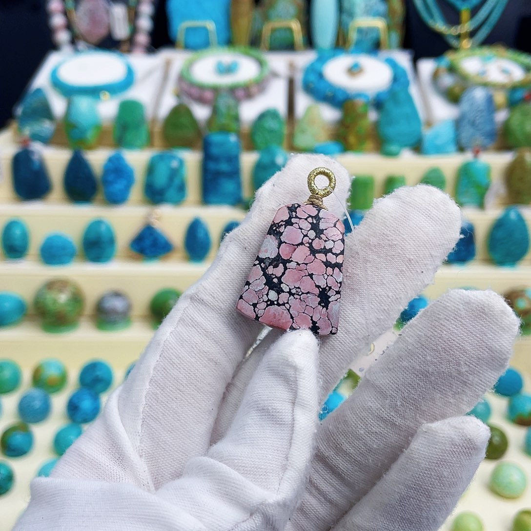 绿松石未镶嵌颈饰