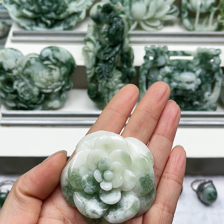 透闪石-蛇纹石玉颈饰未镶嵌