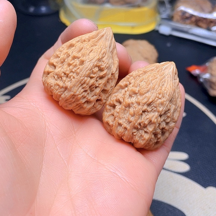 文玩核桃把件塔尖一对