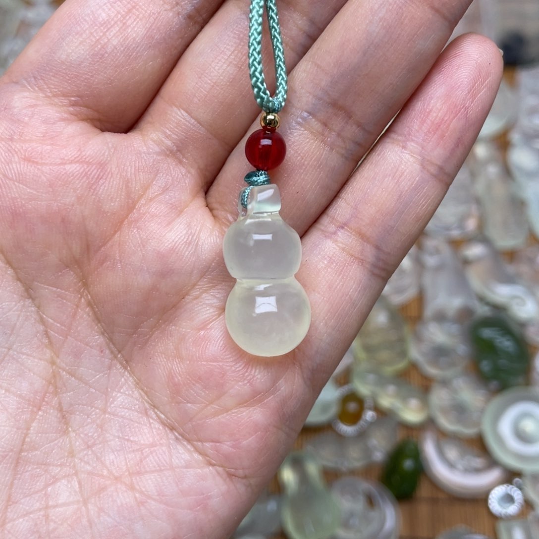 未镶嵌蛇纹石玉颈饰