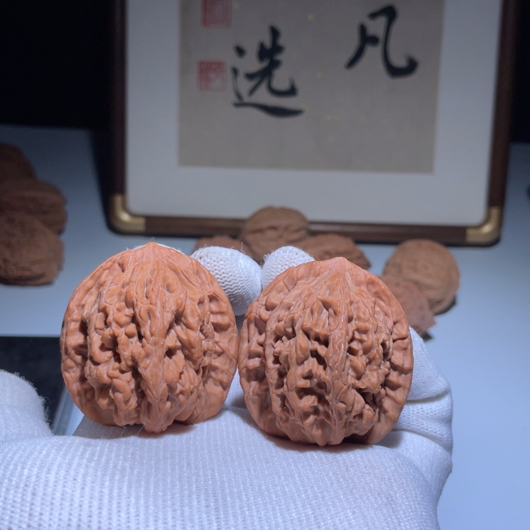 文玩核桃吊坠虎头