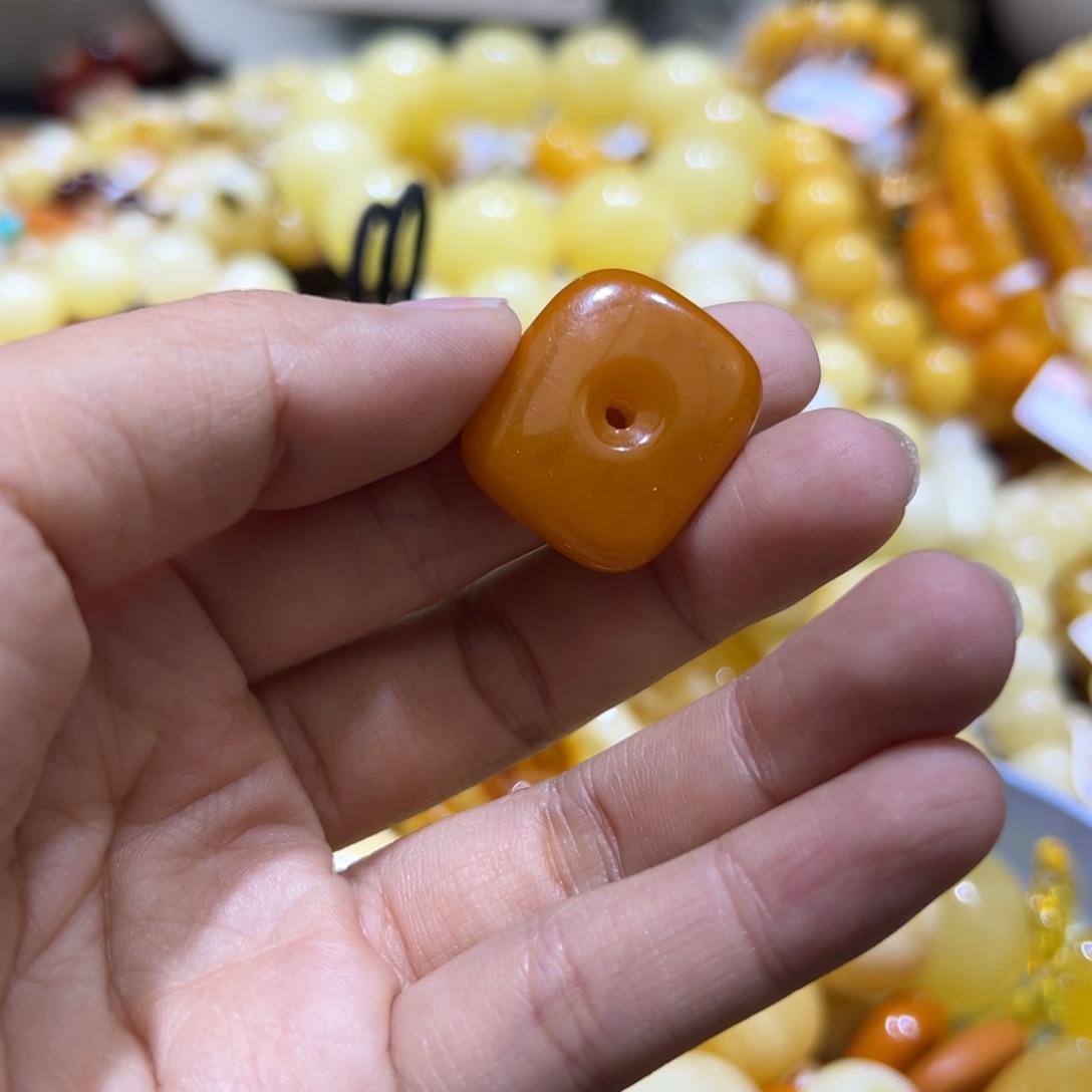 琥珀珠宝奇石未镶嵌
