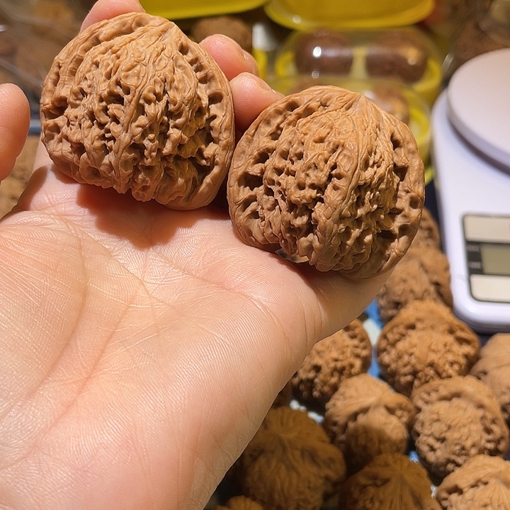 文***魁桃核吊坠南疆石……