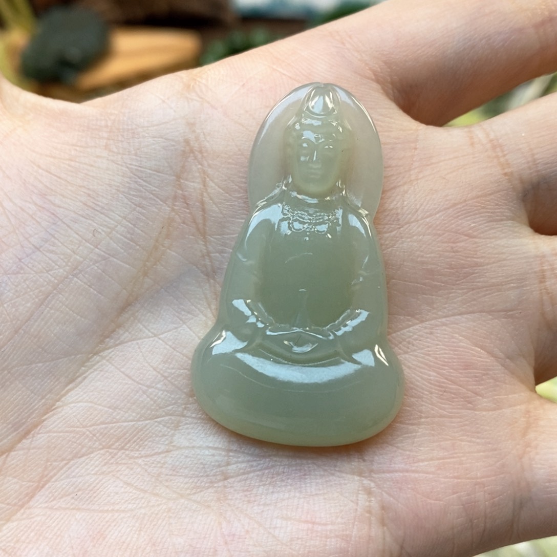 颈饰未镶嵌和田玉（糖玉）是***?