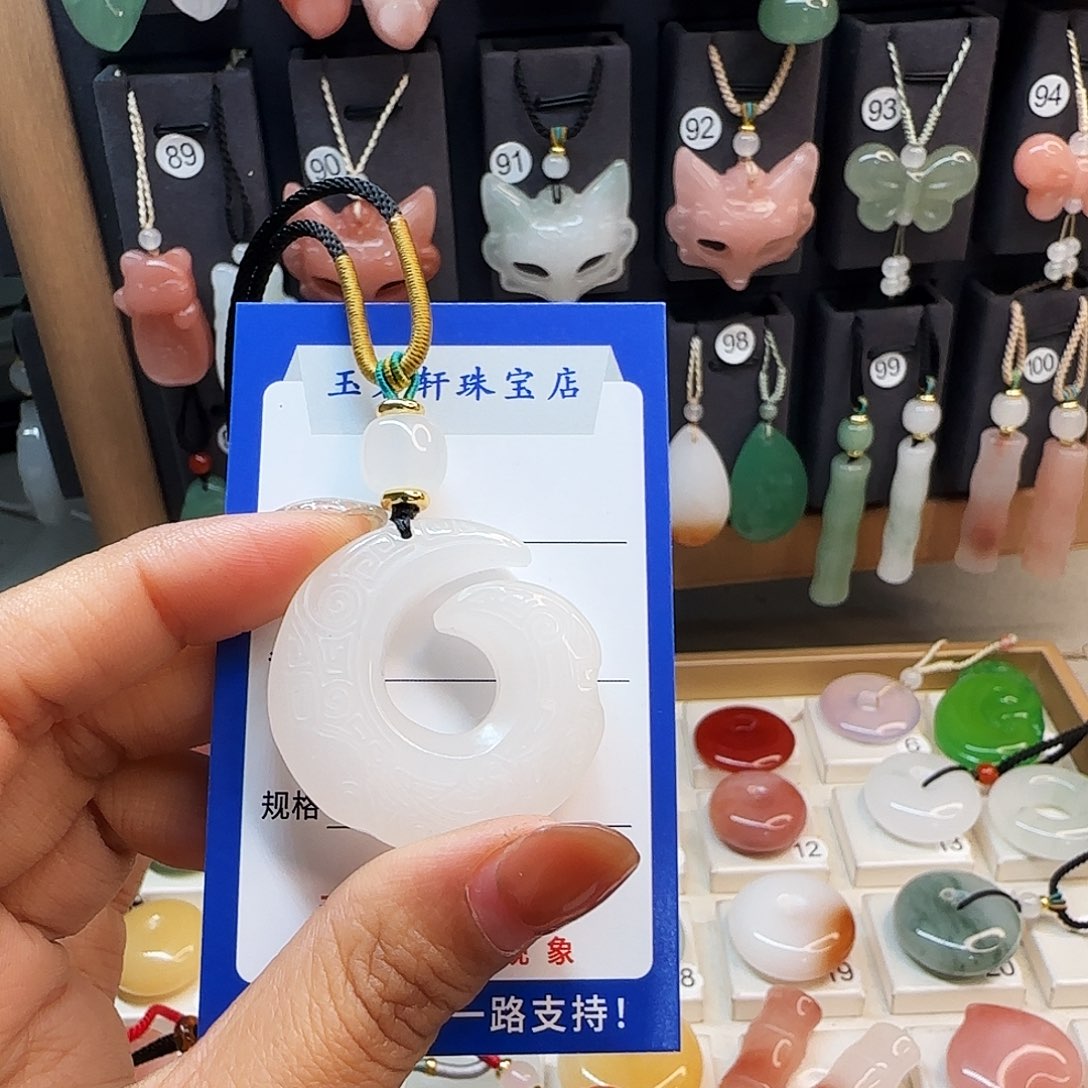 石英质玉未镶嵌颈饰