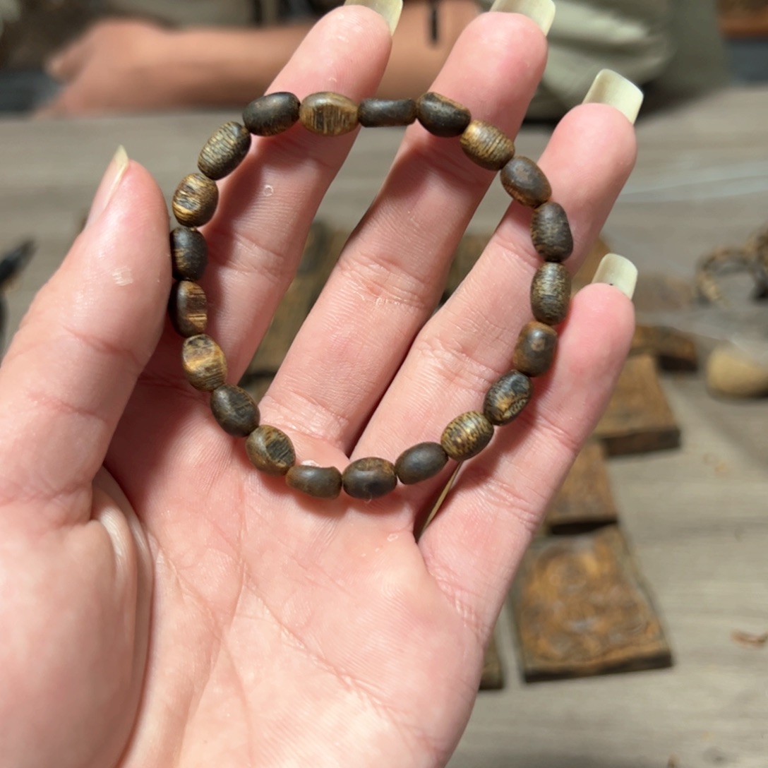 沉香木手串白棋留疤3.9克