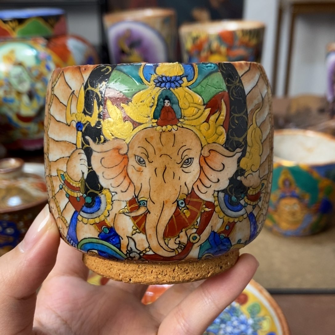 手工绘画象神杯子