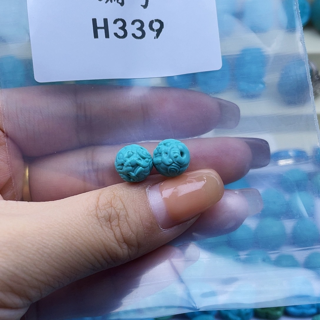 绿松石珠宝奇石未镶嵌纽****里