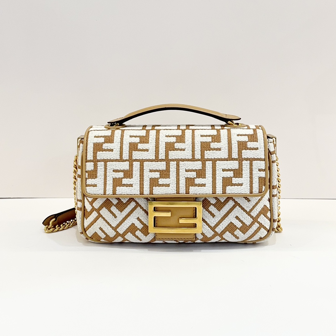 99新 FENDI/芬迪 7姐专场/奶茶色拼米色老花刺绣法棍包