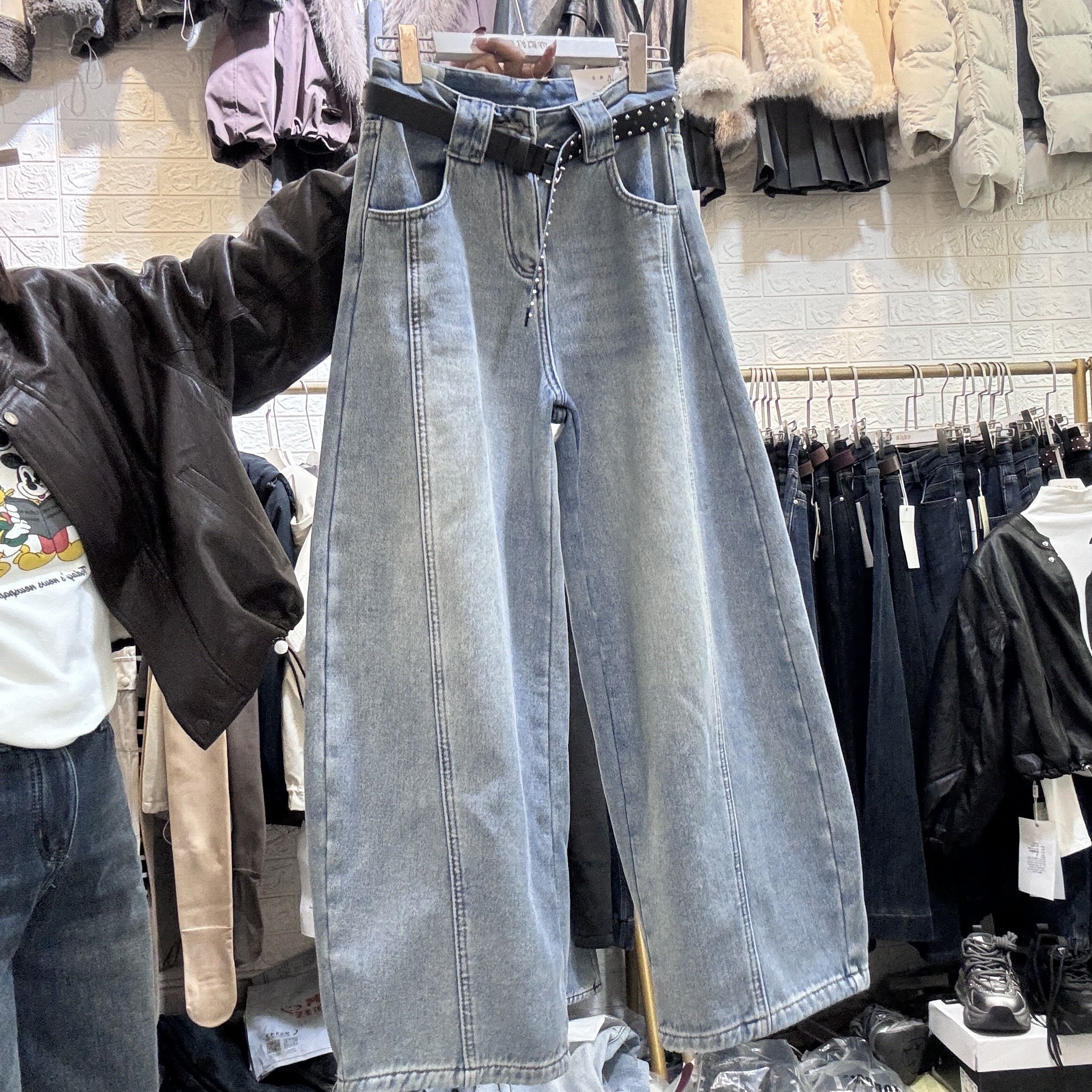 冬季加绒加厚高腰显瘦弯刀牛仔裤宽松设计感百搭休闲裤