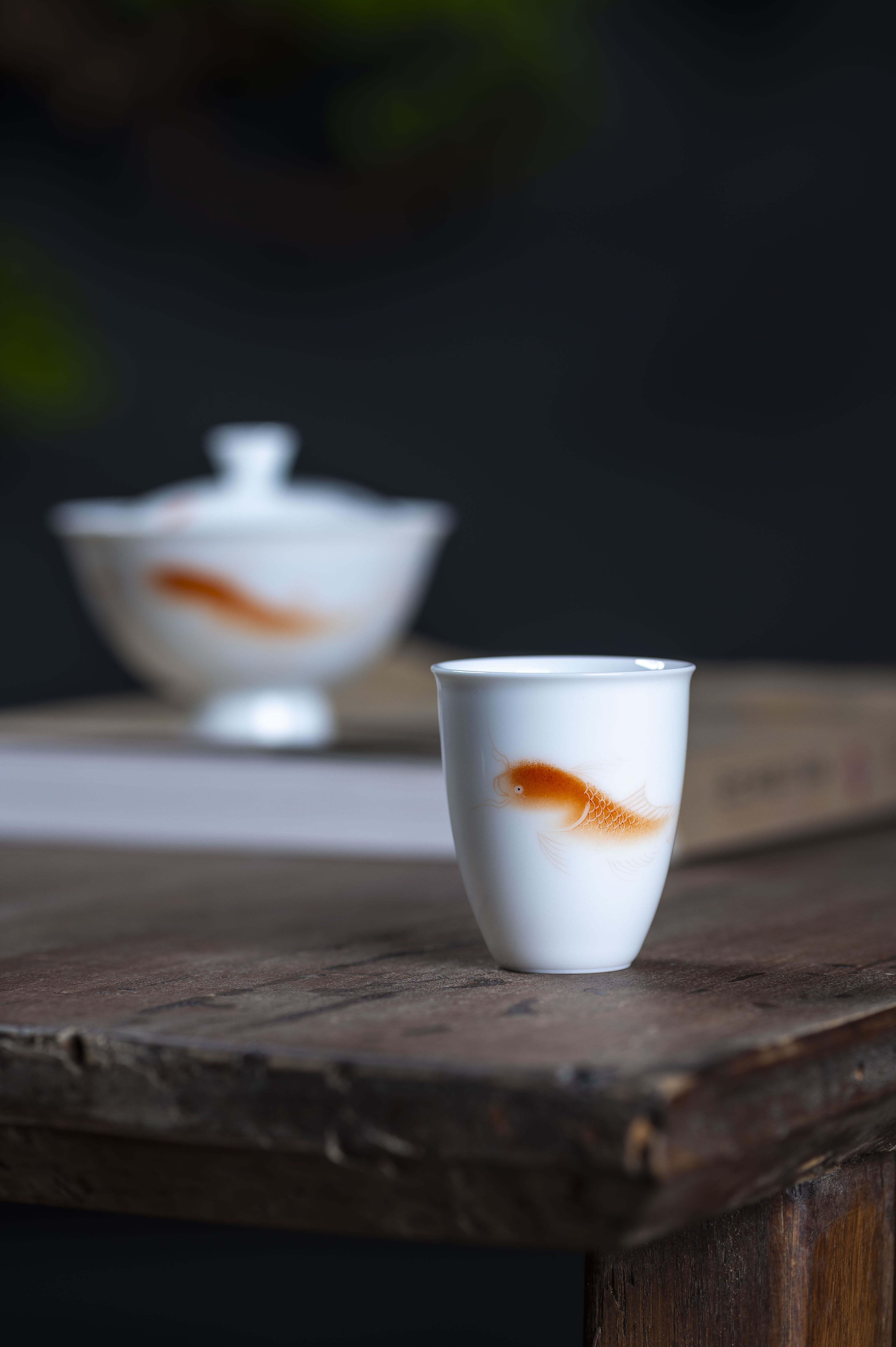 于月娟· 矾红鱼藻纹主人杯&粉彩年年有鱼闻香杯  全手工