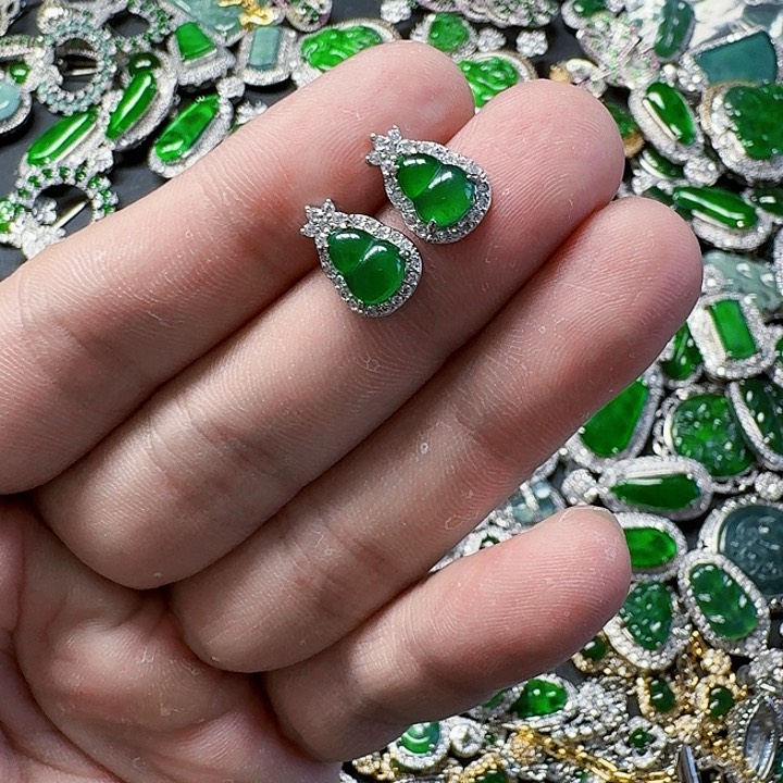 翡翠颈饰未镶嵌天然A货翡翠放漏