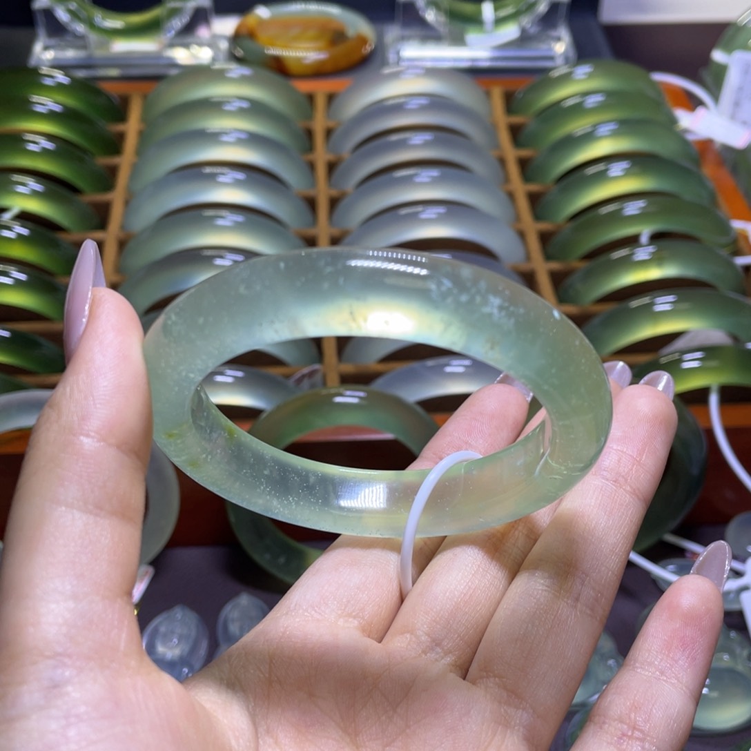 蛇纹石玉手镯未镶嵌5657