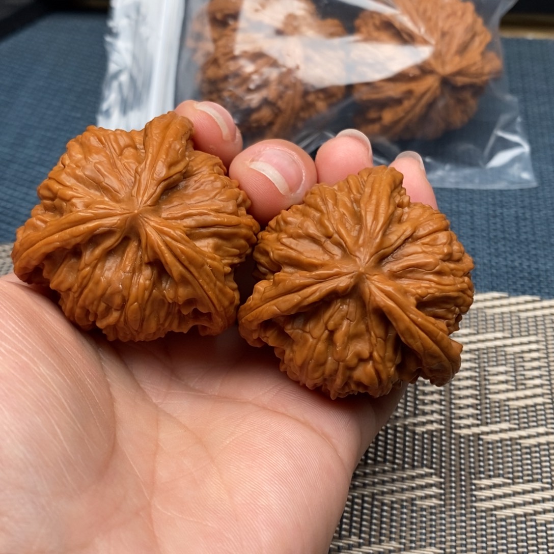 妮***宝文玩核桃吊坠三棱