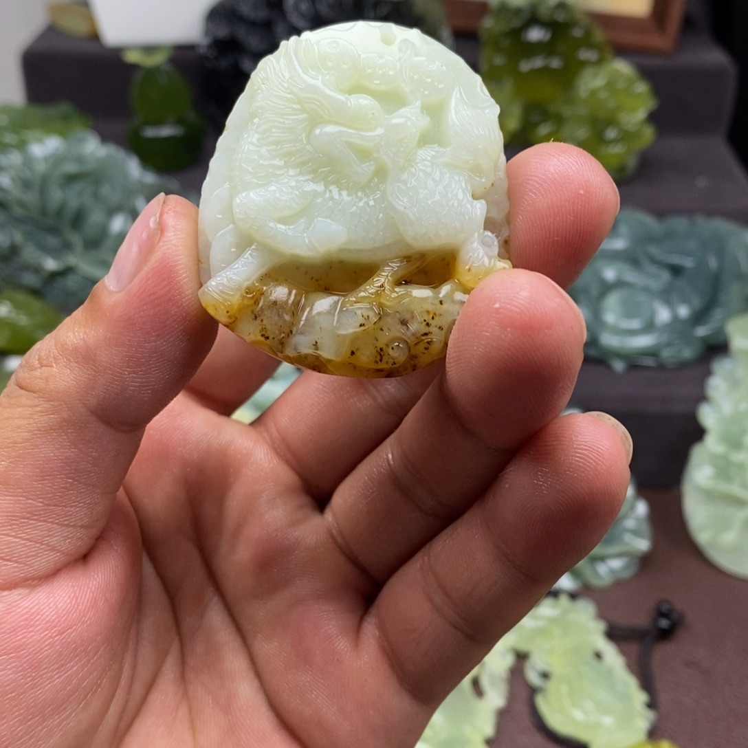 未镶嵌蛇纹石玉吊坠(赠链)
