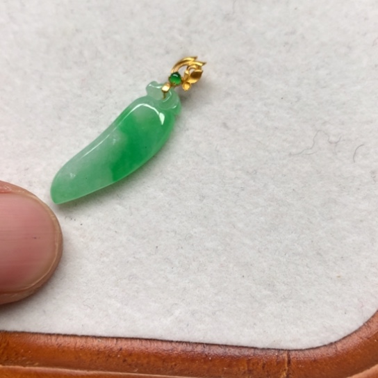 翡翠颈饰未镶嵌翡翠