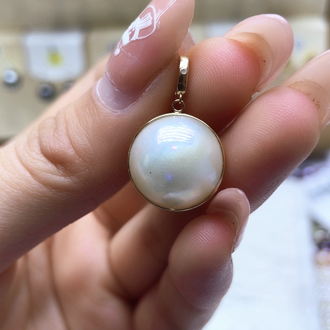 拼合珍珠（马贝珠）颈饰18K金镶嵌