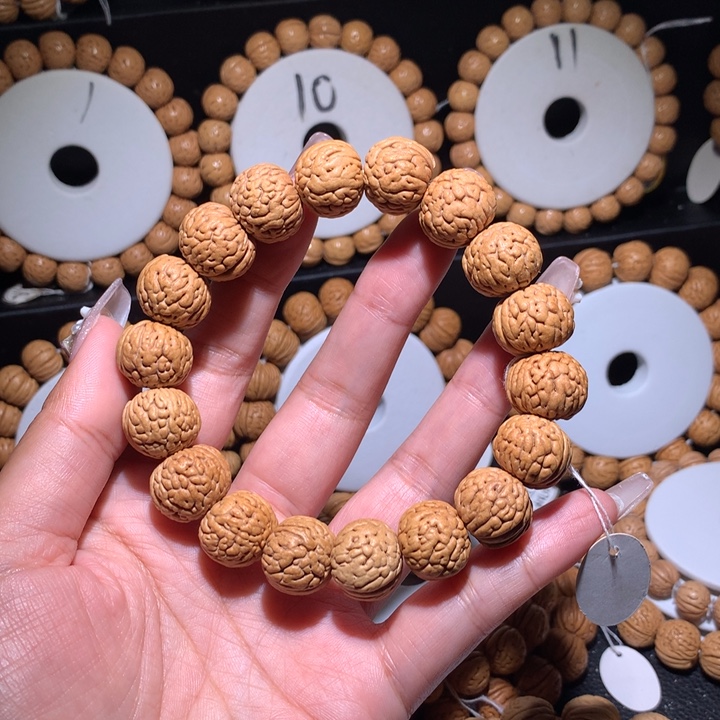 手串桃核铁扇大肚