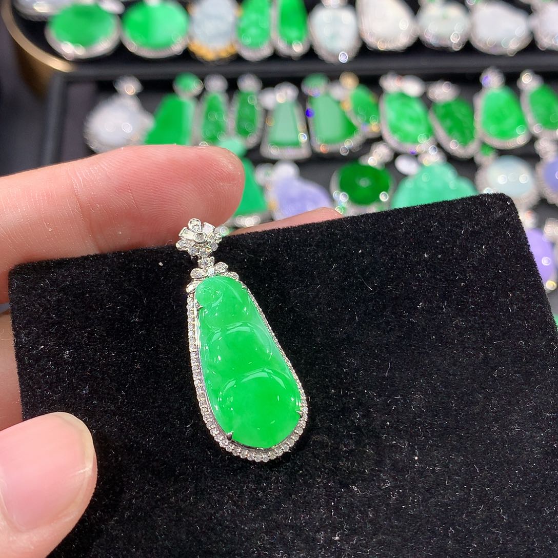 翡翠18K金镶嵌颈饰