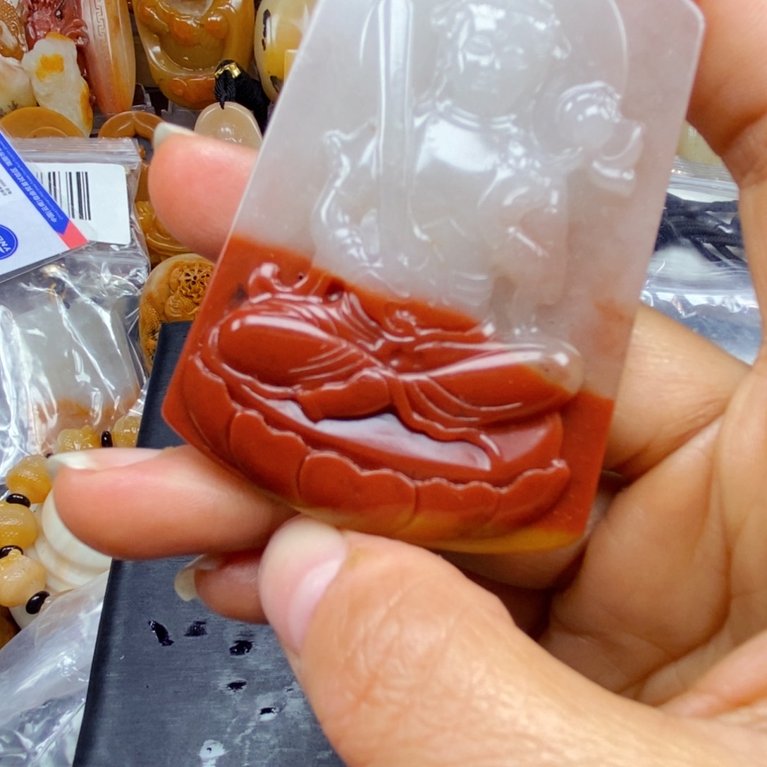 石英质玉（黄龙玉）颈饰未镶嵌