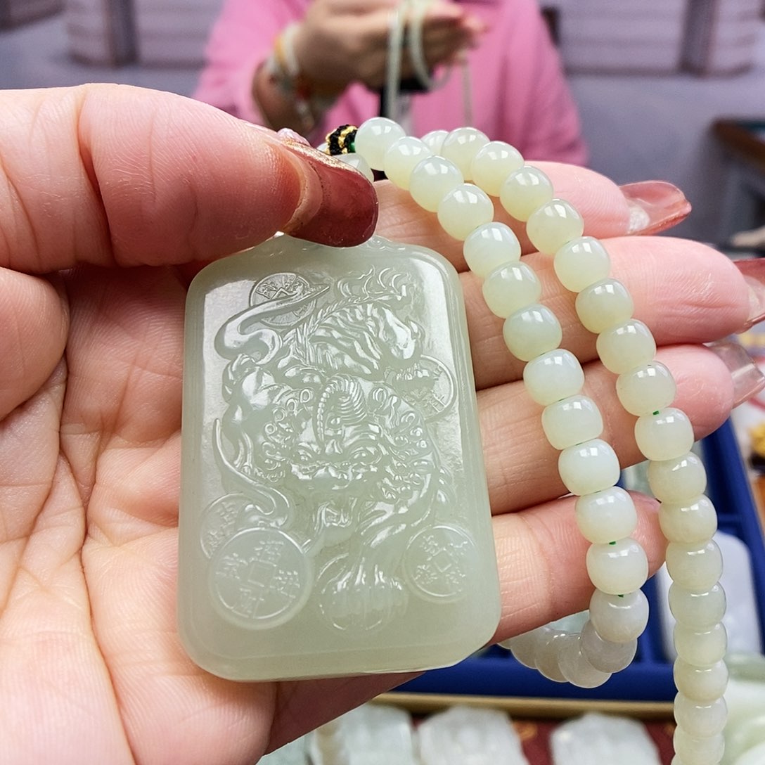 【闪购商品】和田玉（糖玉）颈饰未镶嵌亲****子