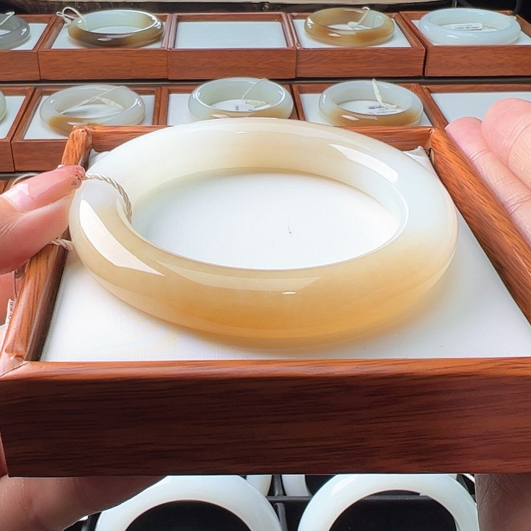 和田玉手镯未镶嵌56