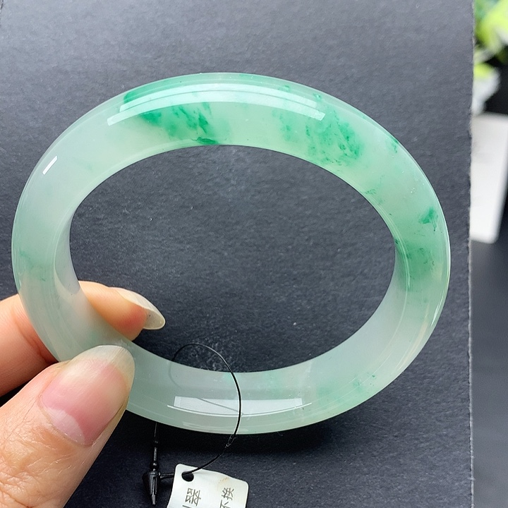 念***石英质玉未镶嵌手镯