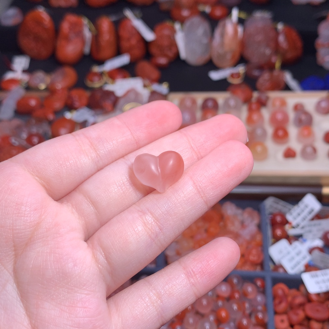 水***蓝南红玛瑙未镶嵌珠宝半成品屁桃