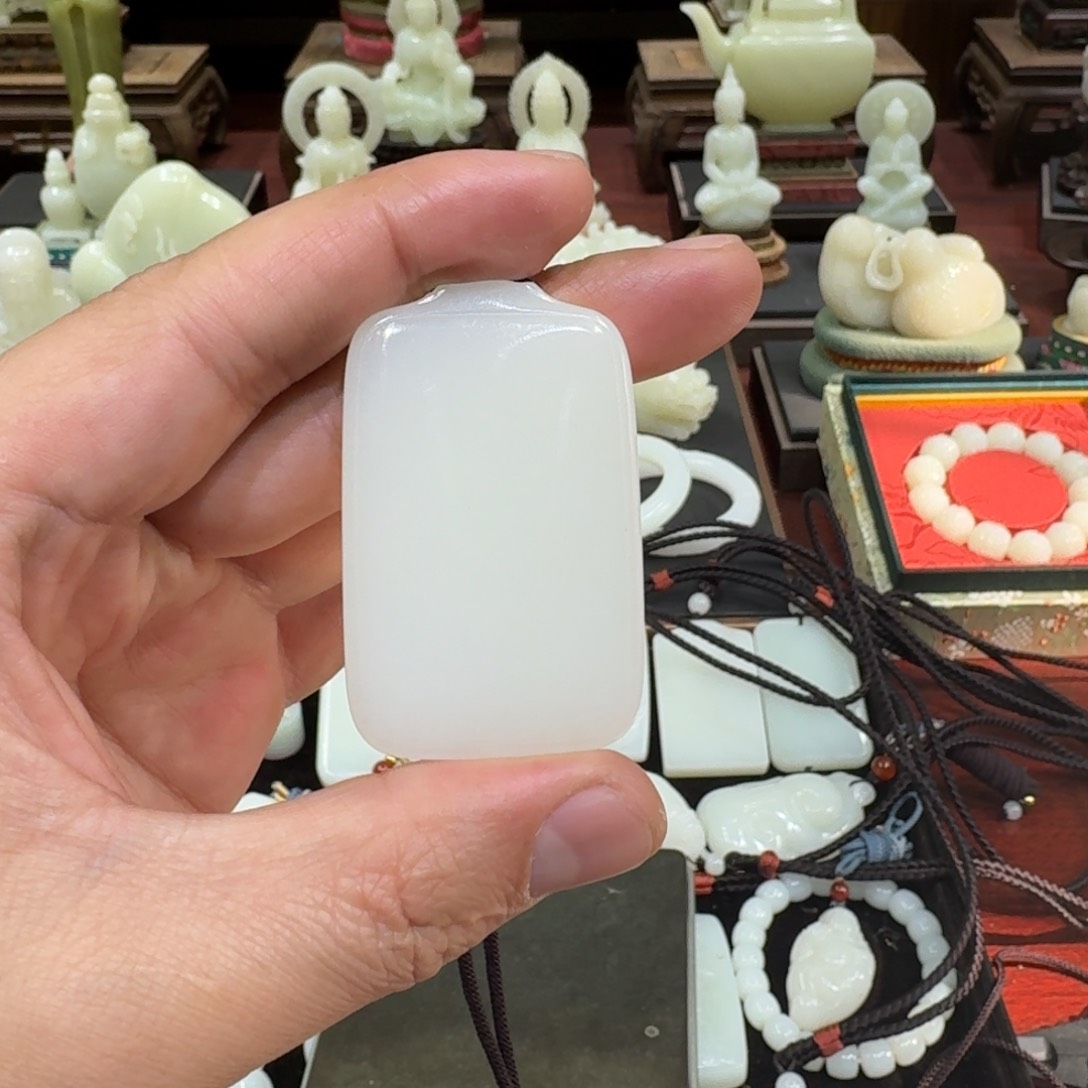 【闪购商品】和田玉挂件未镶嵌满**红