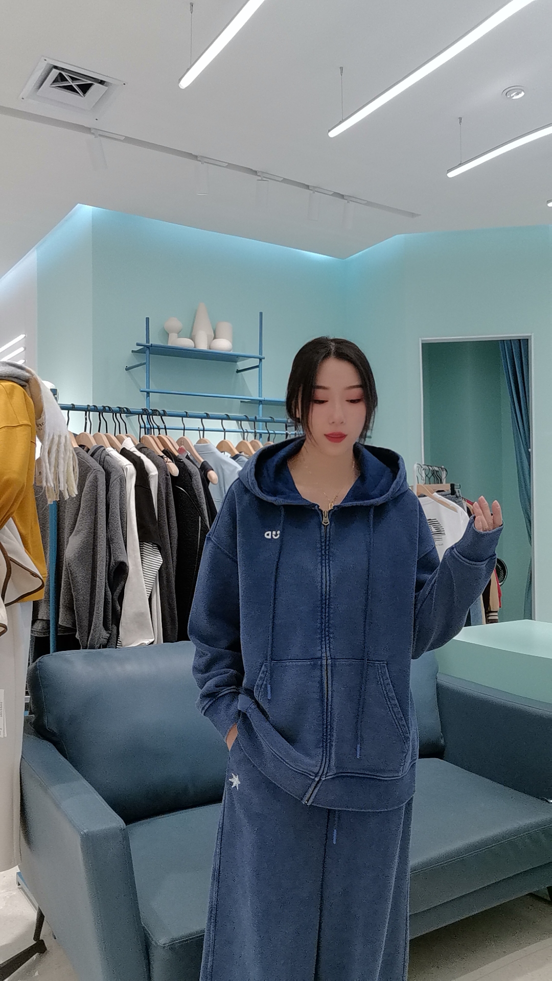 牛仔蓝连帽衫外套