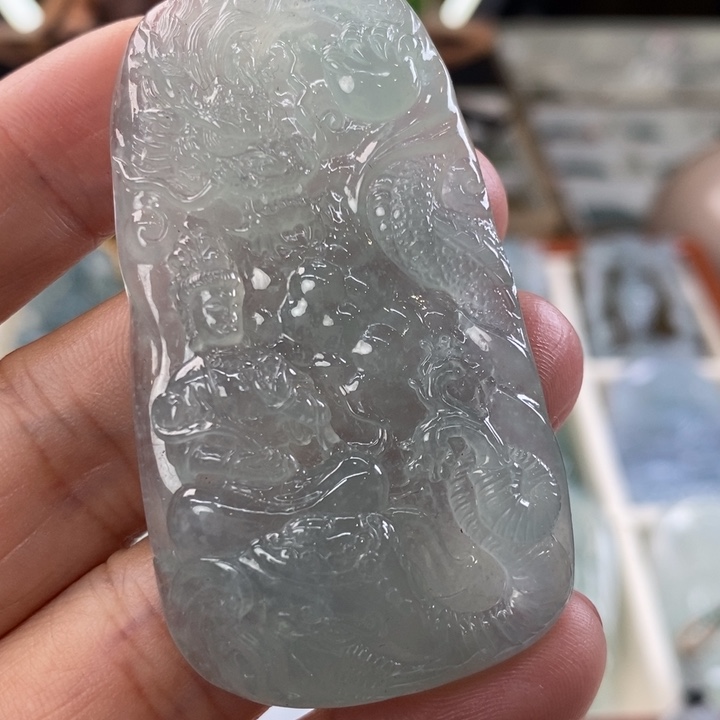 翡翠颈饰未镶嵌芥*翡翠