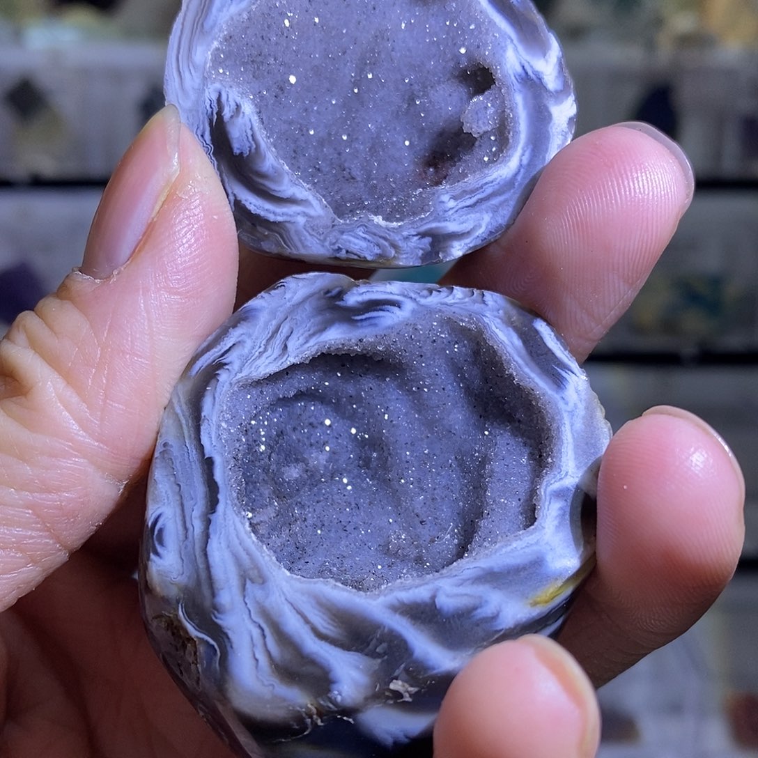 紫砂乌拉圭软糖晶洞