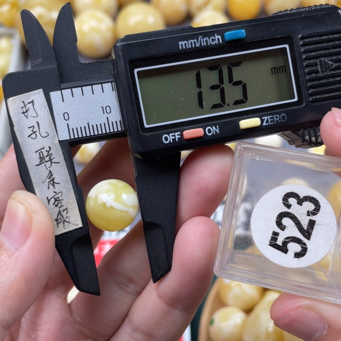 蜜蜡珠宝奇石未镶嵌